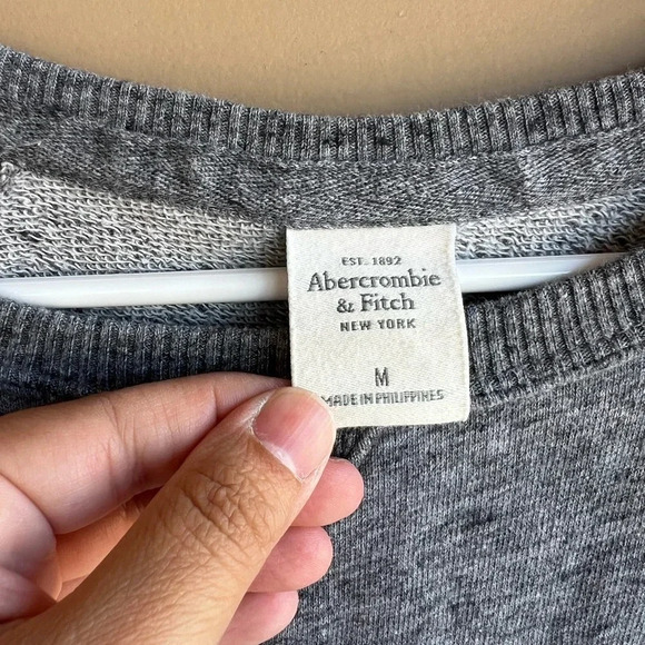 Abercrombie & Fitch Logo Collegiate Crewneck Sweater - Size Medium - Picture 3 of 4